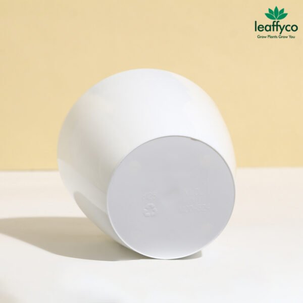 7 inch Round Plastic Planter White